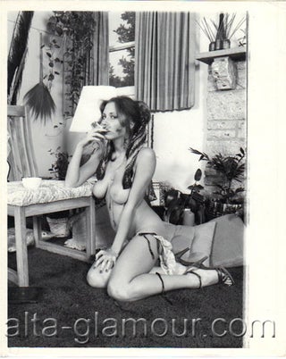 Item #60119 ORIGINAL PHOTOGRAPH - BUSTY KNEELING SMOKING. Photographic Nudes