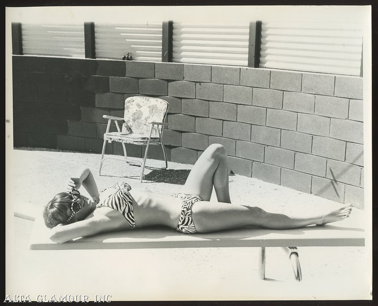Item #97224 PHOTO - Topless Dancer Dori Lane By The Swimming Pool