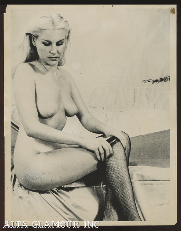 Item #97311 PHOTO - Nude Blonde Posing