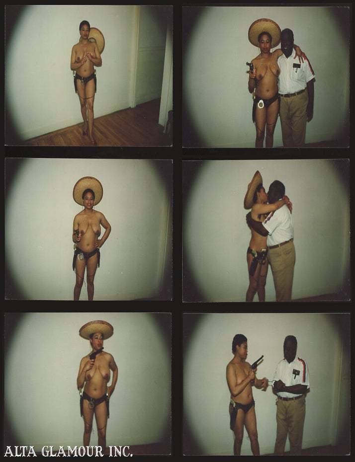 Item #99618 AMATEUR COLOR PHOTOS - Nude Gun-Tote'n Mama